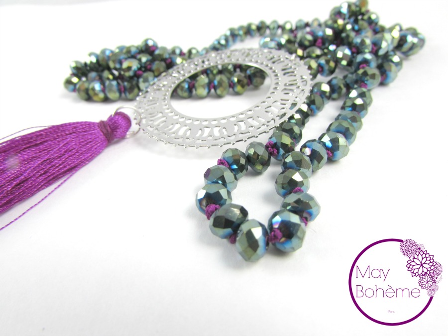 sautoir pompon fuschia rose pendentif argenté rond ajouré perles vert moiré facetté