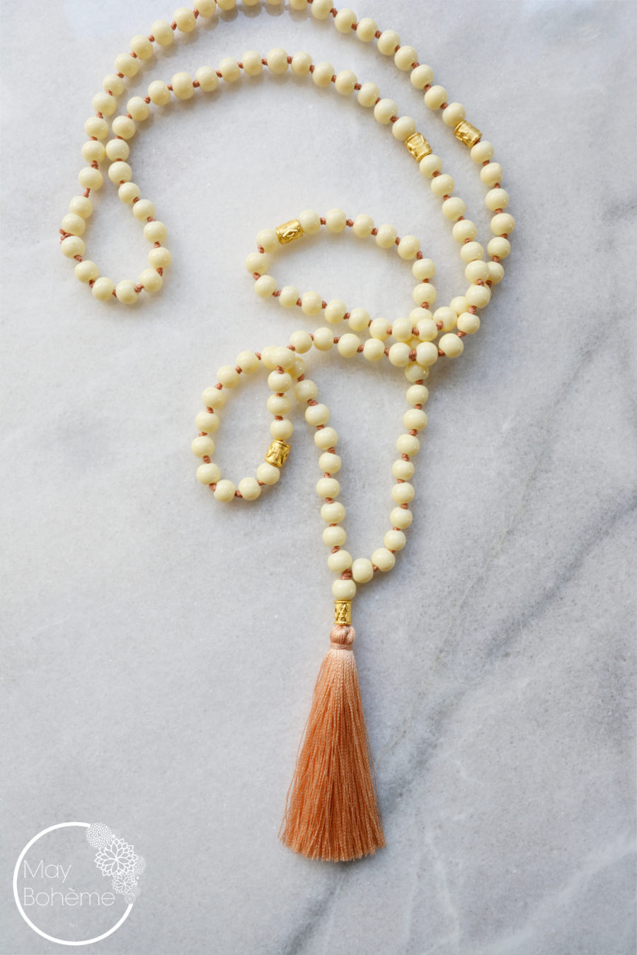 sautoir perles verre blanc beige crème mate pompon rose