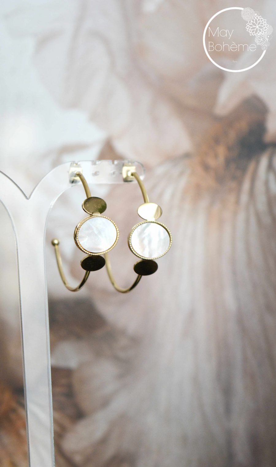 boucles d'oreilles créoles serti médaille nacre blanc or doré