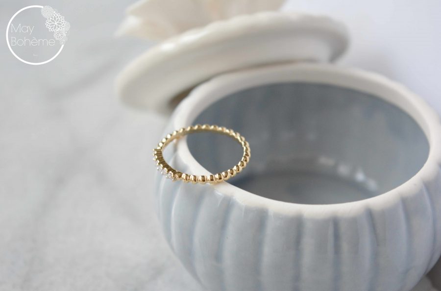 Bague anneau fine perlé zirconium plaqué or cumulable