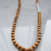 sautoir perles bois santal coquillage blanc hieshi or