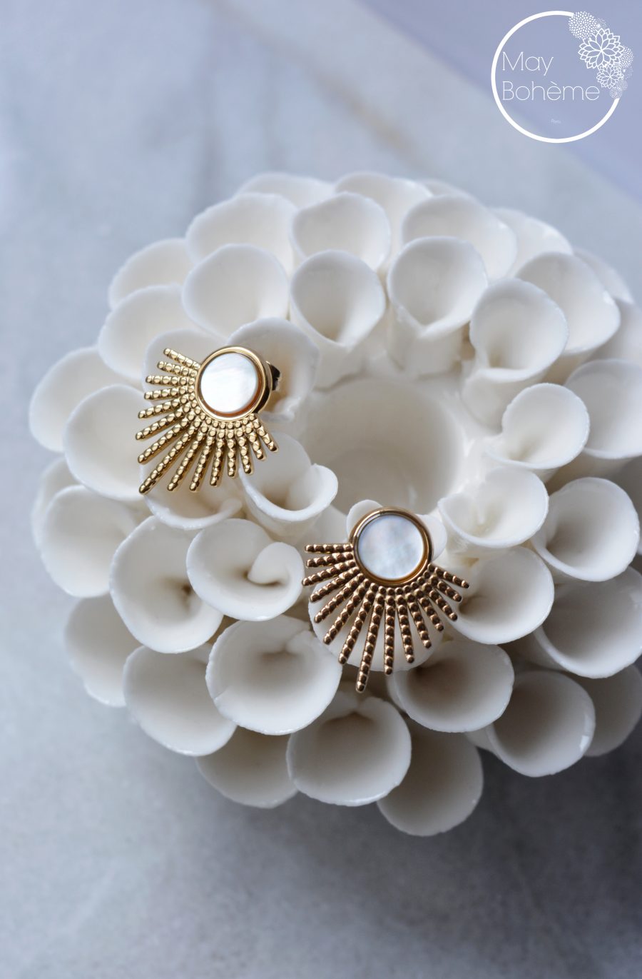GRANDES BOUCLES D'OREILLES SOLEIL NACRE
