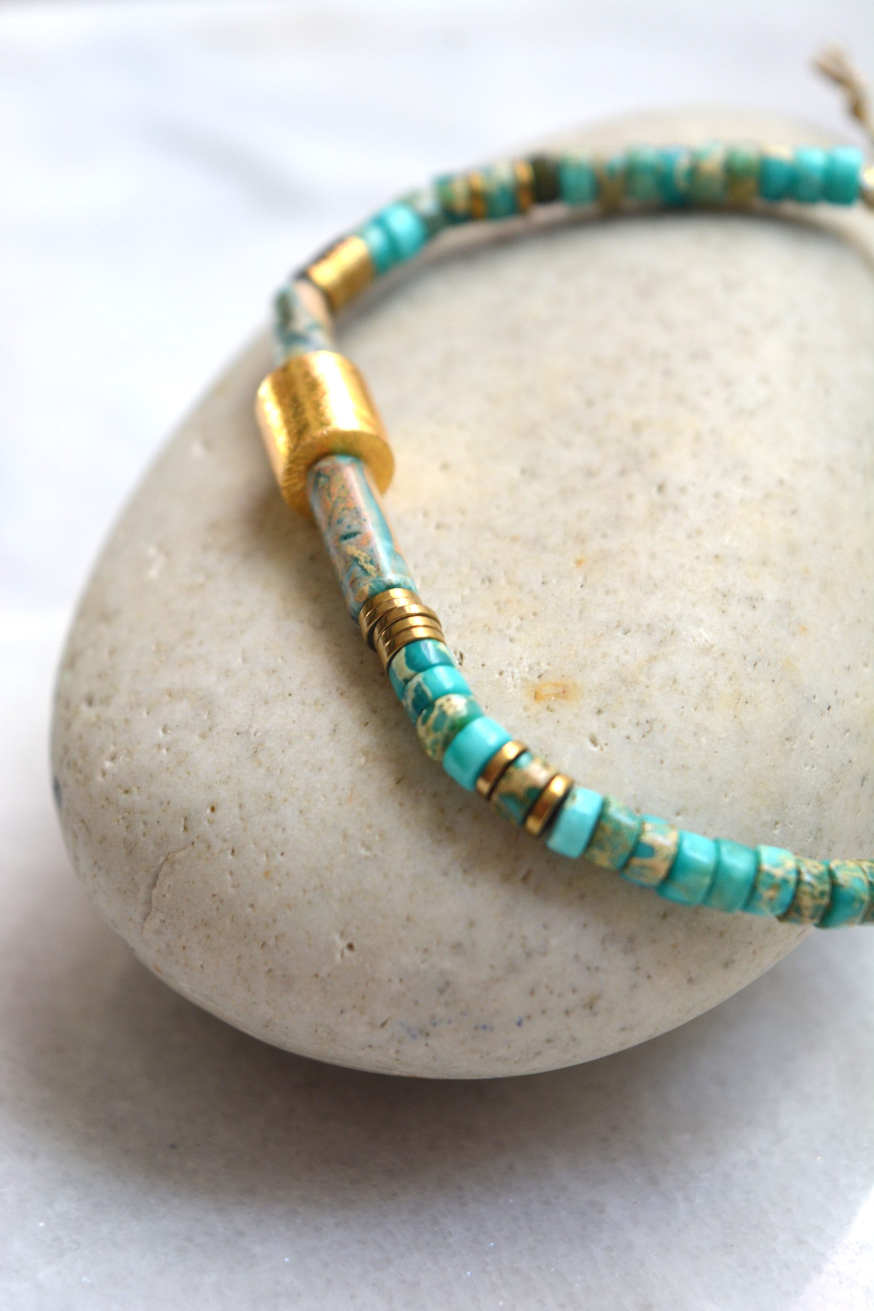 Bracelet Réglable Perles Turquoise Carrées Et Doré - Fait Main - Neuf Avec Étiquettes