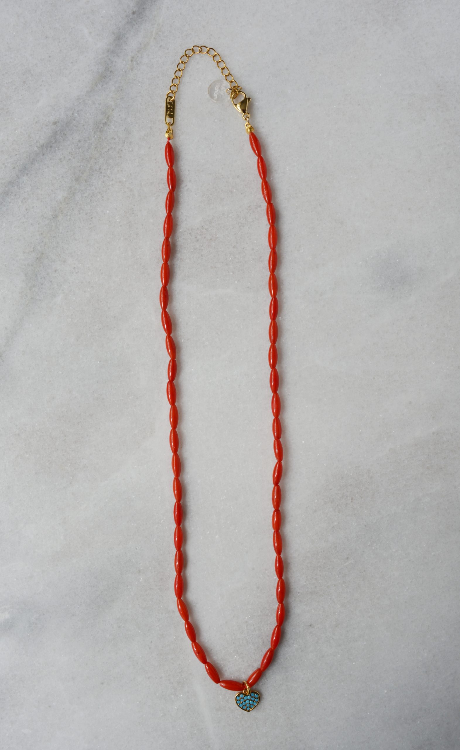 collier perles rouge corail petit coeur bleu turquoise