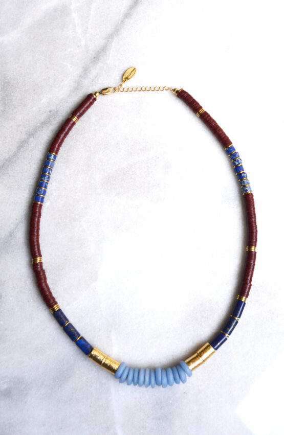 COLLIER PERLES RECYCLEES PATE VERRE BLEU PERLES HIESHI AFRICAINES VINYLE MARRON ET OR ETHNIQUE