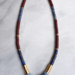 COLLIER PERLES RECYCLEES PATE VERRE BLEU PERLES HIESHI AFRICAINES VINYLE MARRON ET OR ETHNIQUE