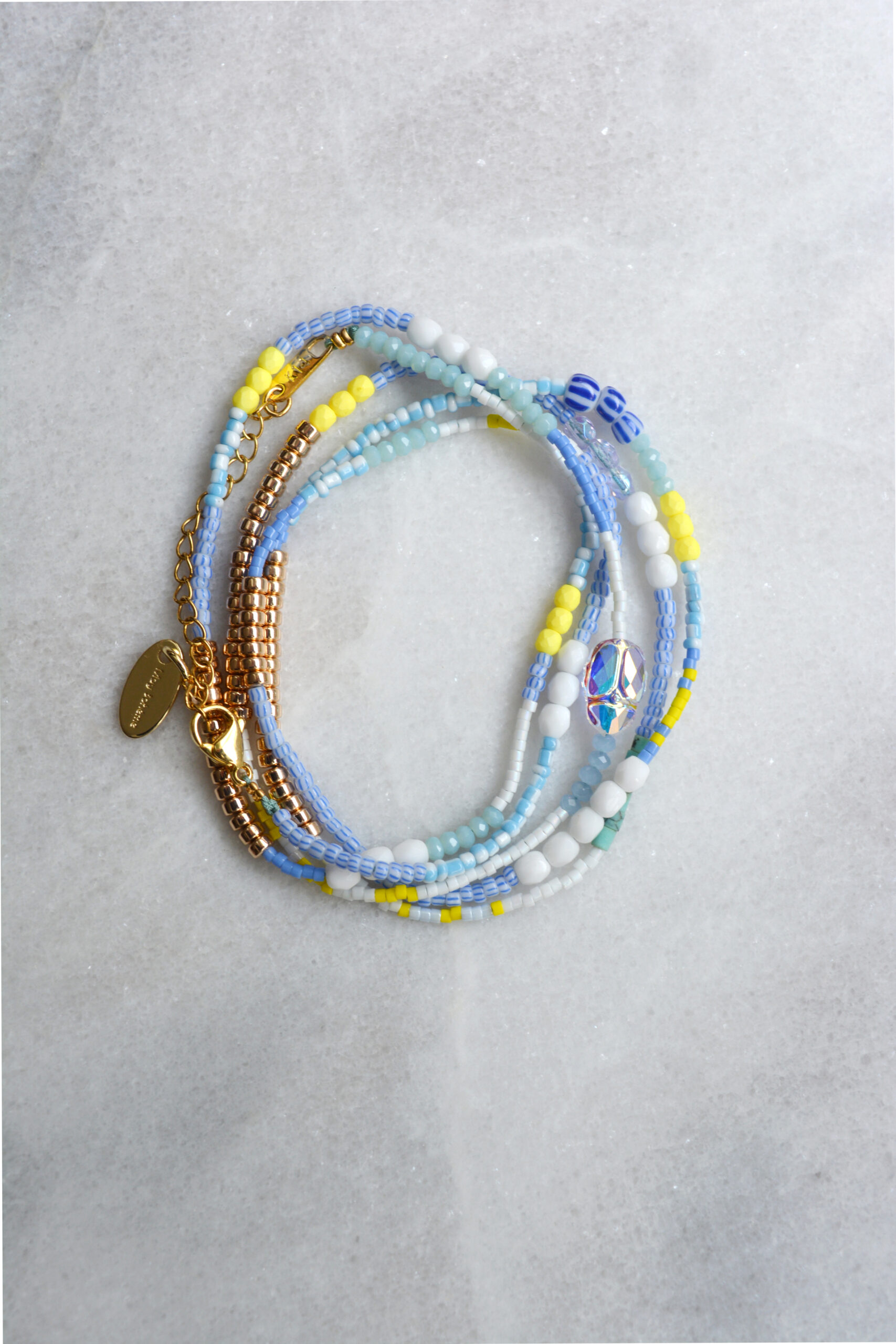 SAUTOIR UNIQUE PERLES JAPONAISES SCARABEE CRISTAL SWAROVSKI BLEU JAUNE FLUO