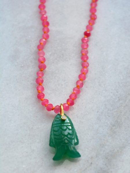 Sautoir Néo - Collier poisson pierre fine gravé perles facettées