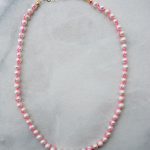 collier perles eau douce macramé fil fluo rose