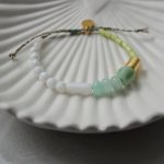 bracelet ajustable perles recyclées verre blanche vert mint opaline vert citron